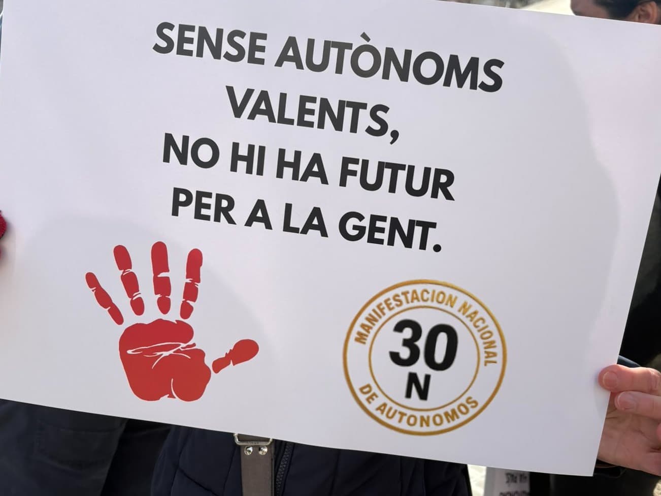 Uns 200 autònoms es manifesten pels carrers de Lleida