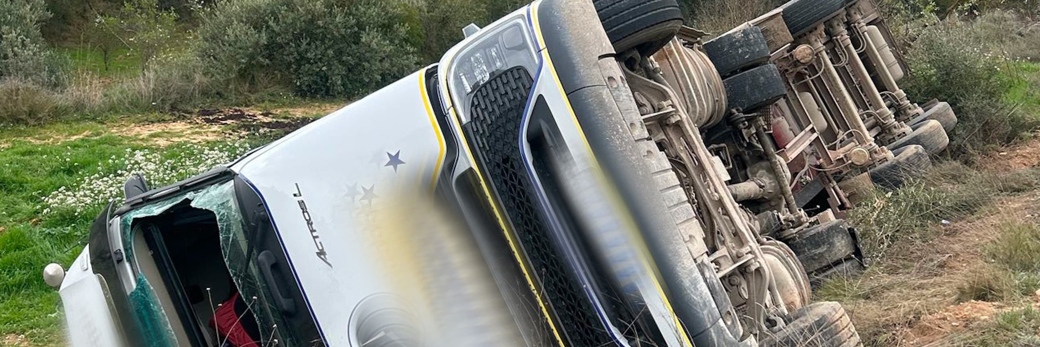 Ferit greu el conductor d'un camió que ha bolcat a la carretera de Castelldans al Cogul