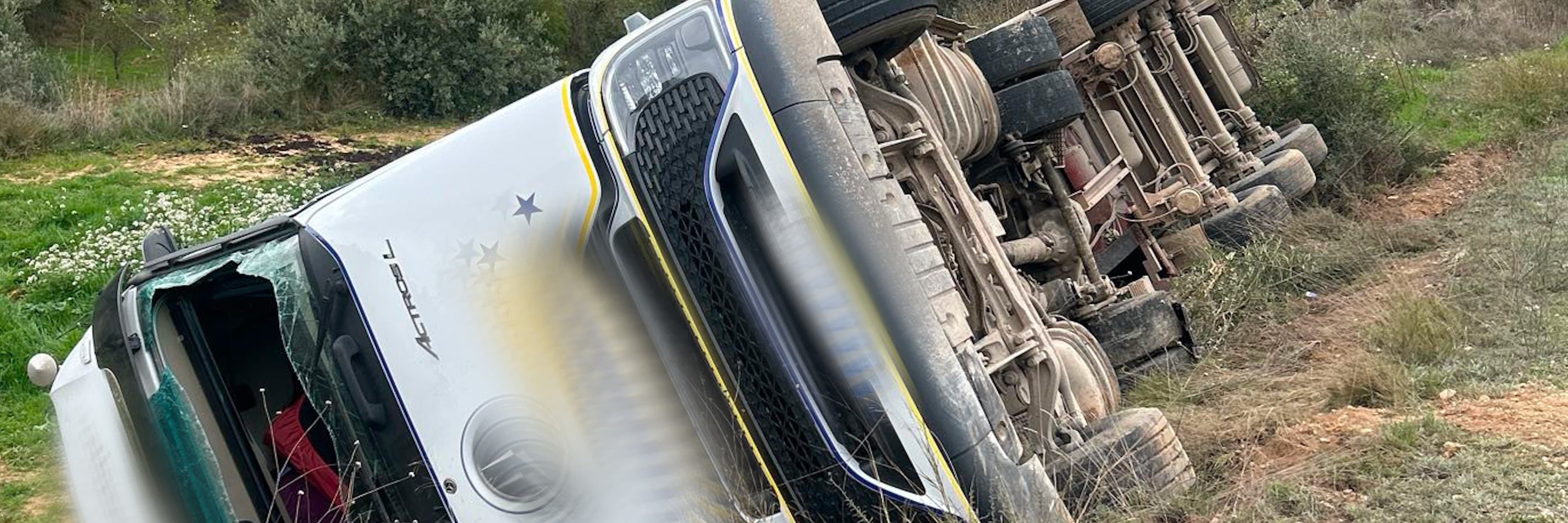 Ferit greu el conductor d'un camió que ha bolcat a la carretera de Castelldans al Cogul