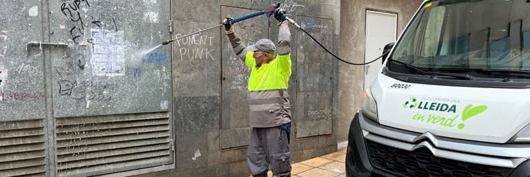 La Paeria reforçarà el servei gratuït de neteja de pintades