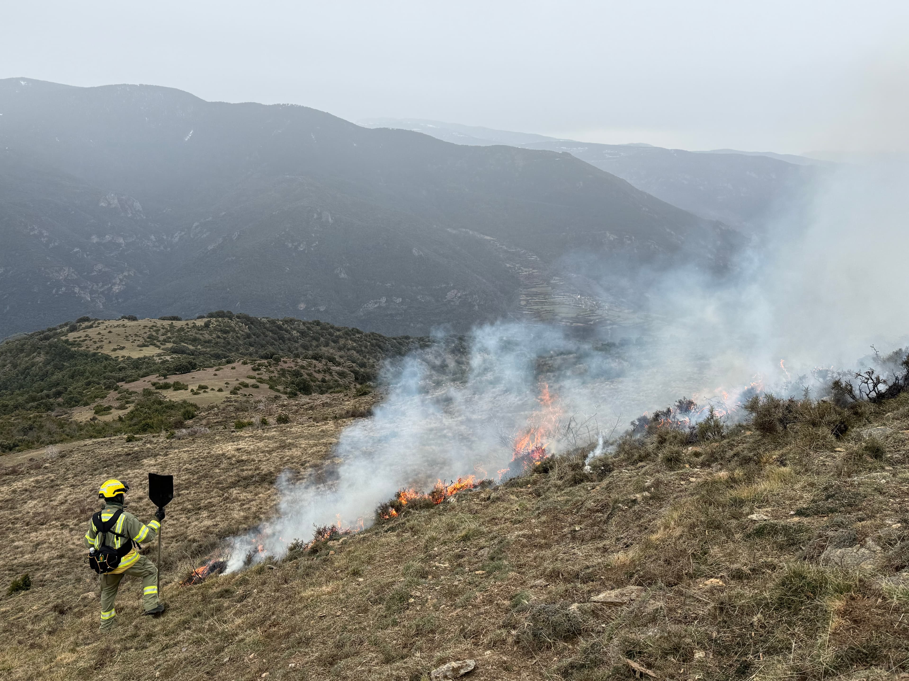 El departament d’Agricultura recupera un centenar d’hectàrees de pastura del Pirineu fent cremes controlades