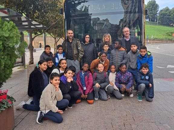 Prop de 650 alumnes i professors de Lleida participen en l’activitat ‘Puja a l’autobús’