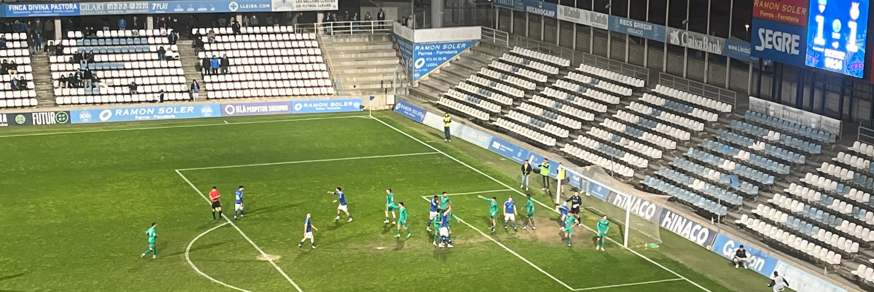 El Lleida deixa escapar dos punts amb polèmica al Camp d’Esports