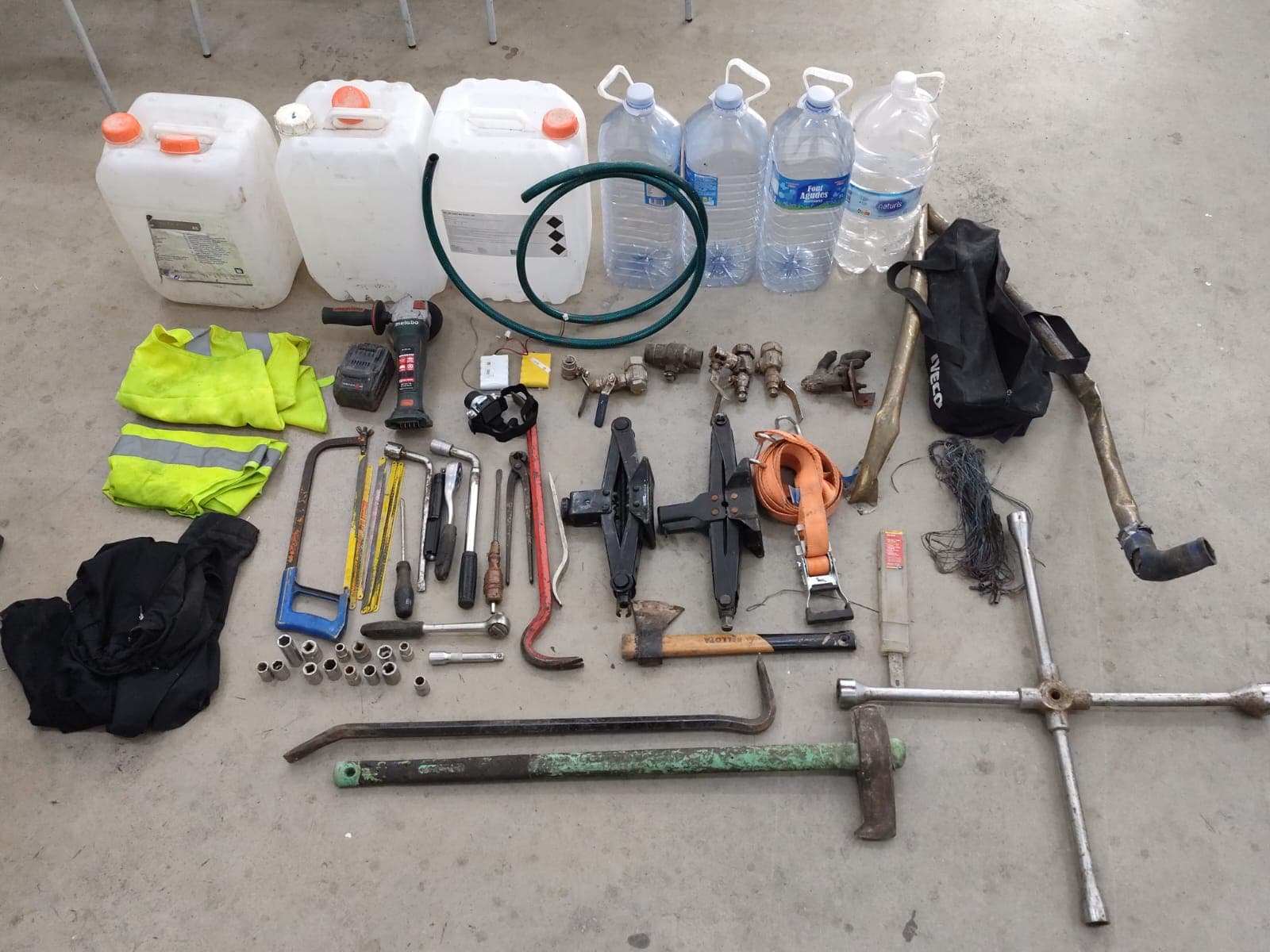 Els Mossos d’Esquadra han detingut tres homes relacionats amb dues temptatives de robatori amb força al polígon industrial de Vila-Sana