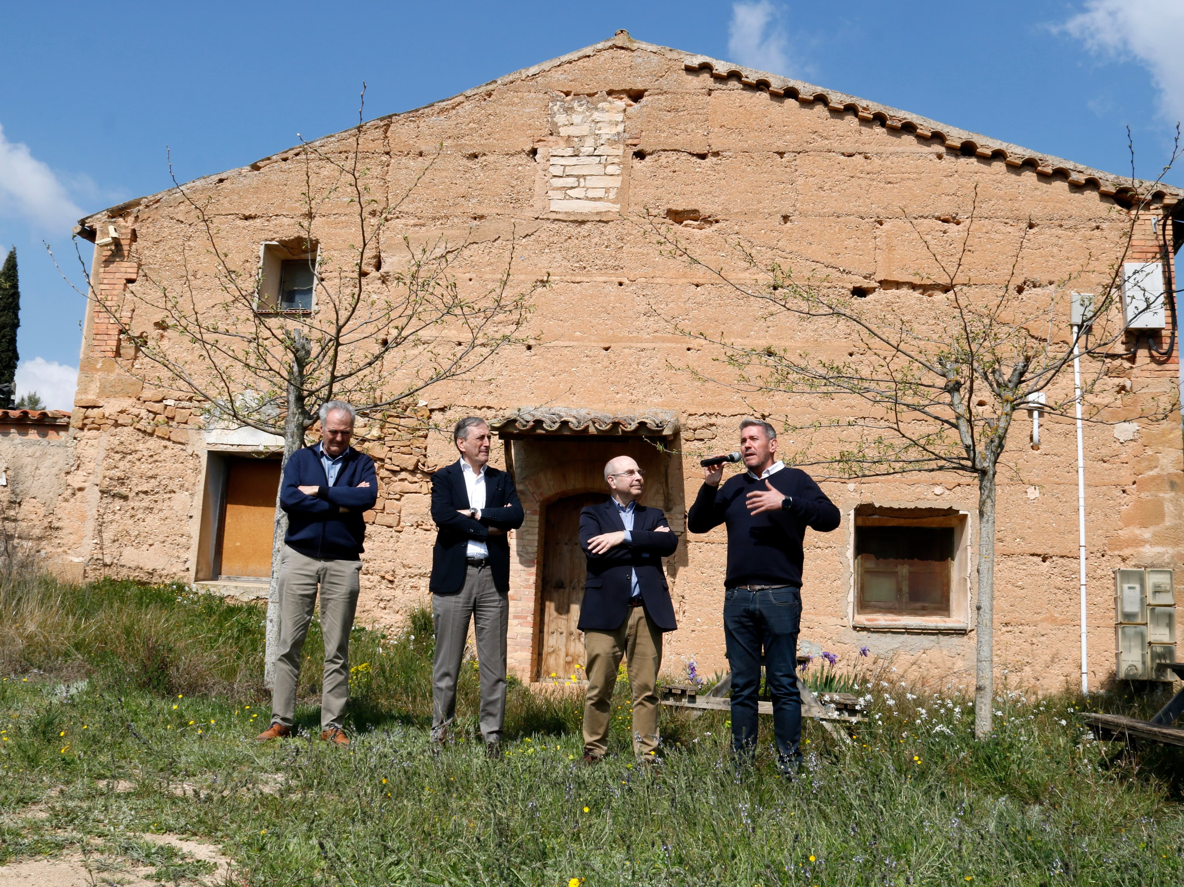 Impulsen una campanya solidària per restaurar la finca del guitarrista Emili Pujol a Torrebesses