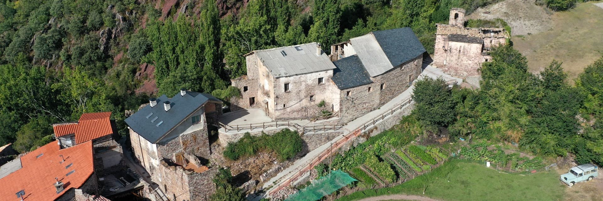 El Govern asfalta la carretera d’accés del poble de Mencui