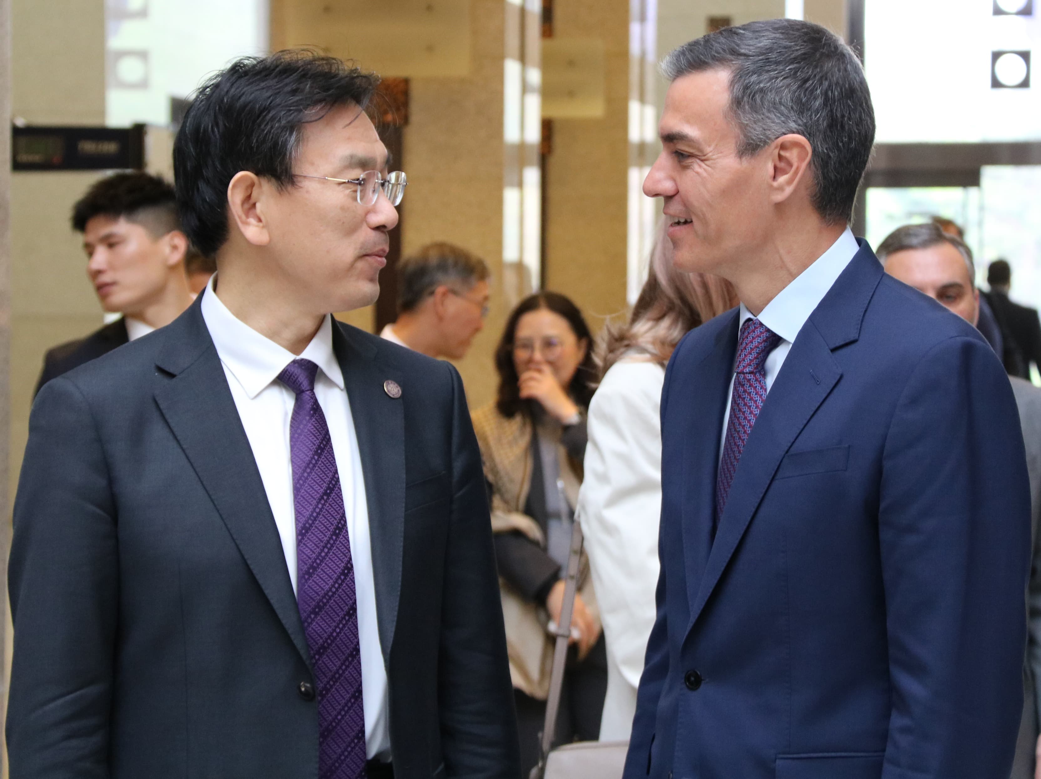 Sánchez demana a la Xina que ajudi a reduir el dèficit comercial i faci més per resoldre els conflictes d’Iran i Ucraïna