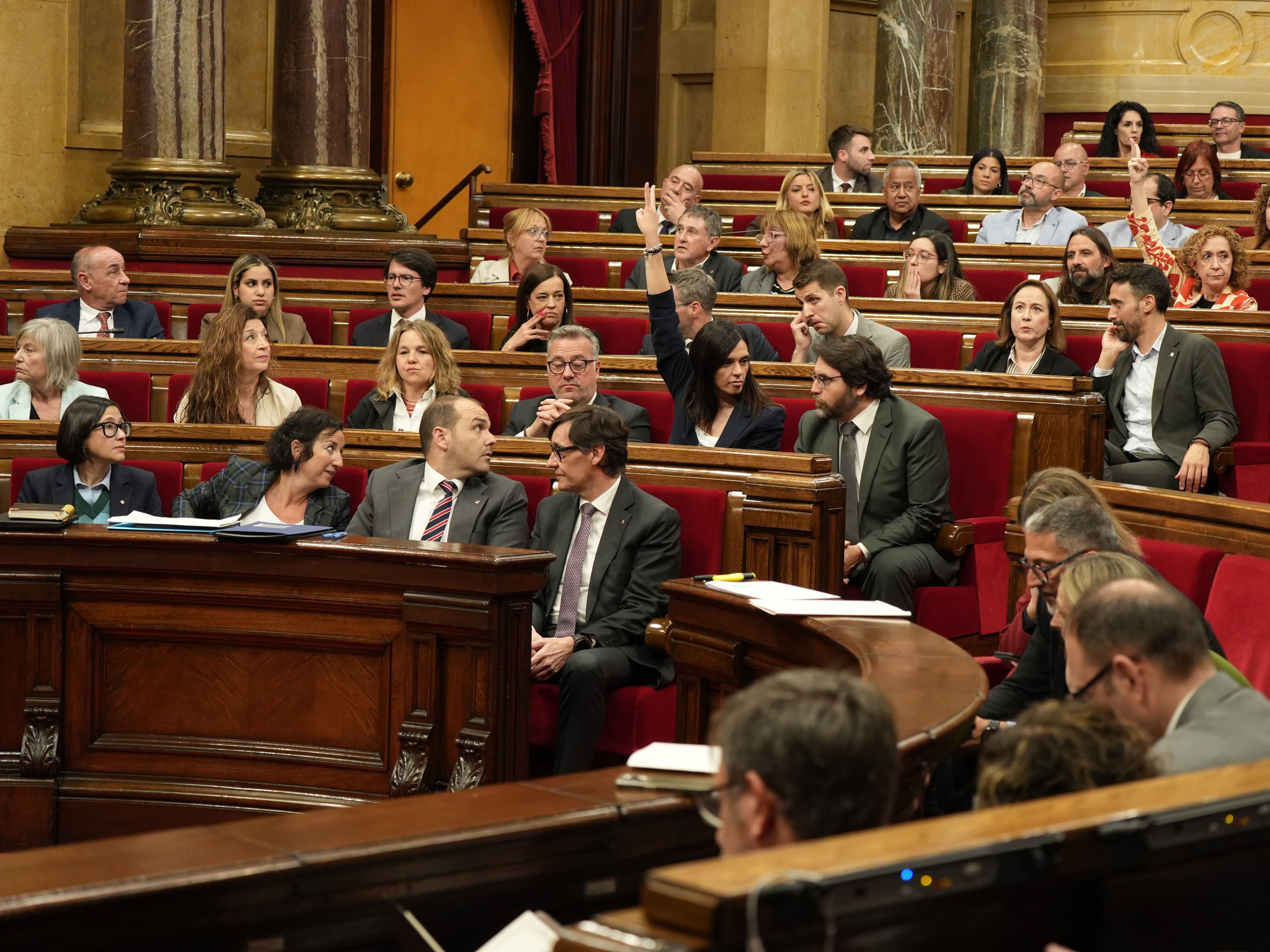 El Parlament convalida el suplement de crèdit entre peticions d'ERC i els Comuns