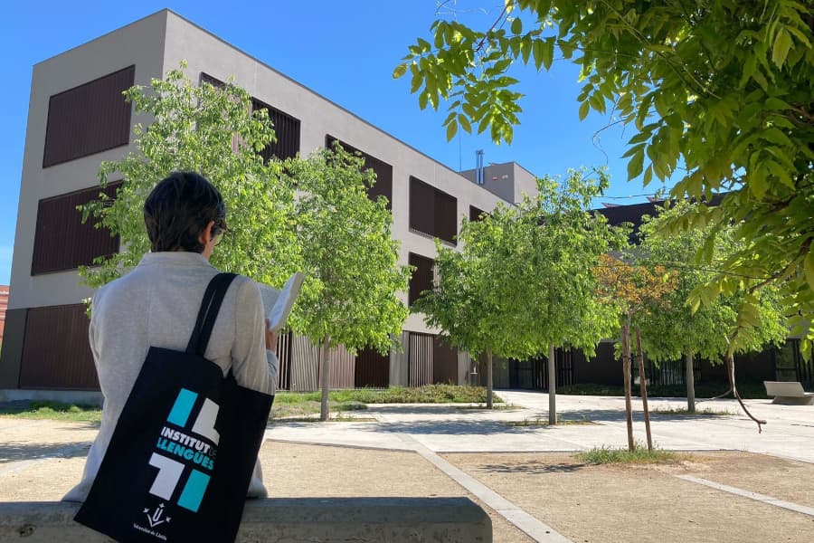 La Biblioteca de Lletres regala obres duplicades i la d’Agrònoms organitza un ‘hospital del coneixement’