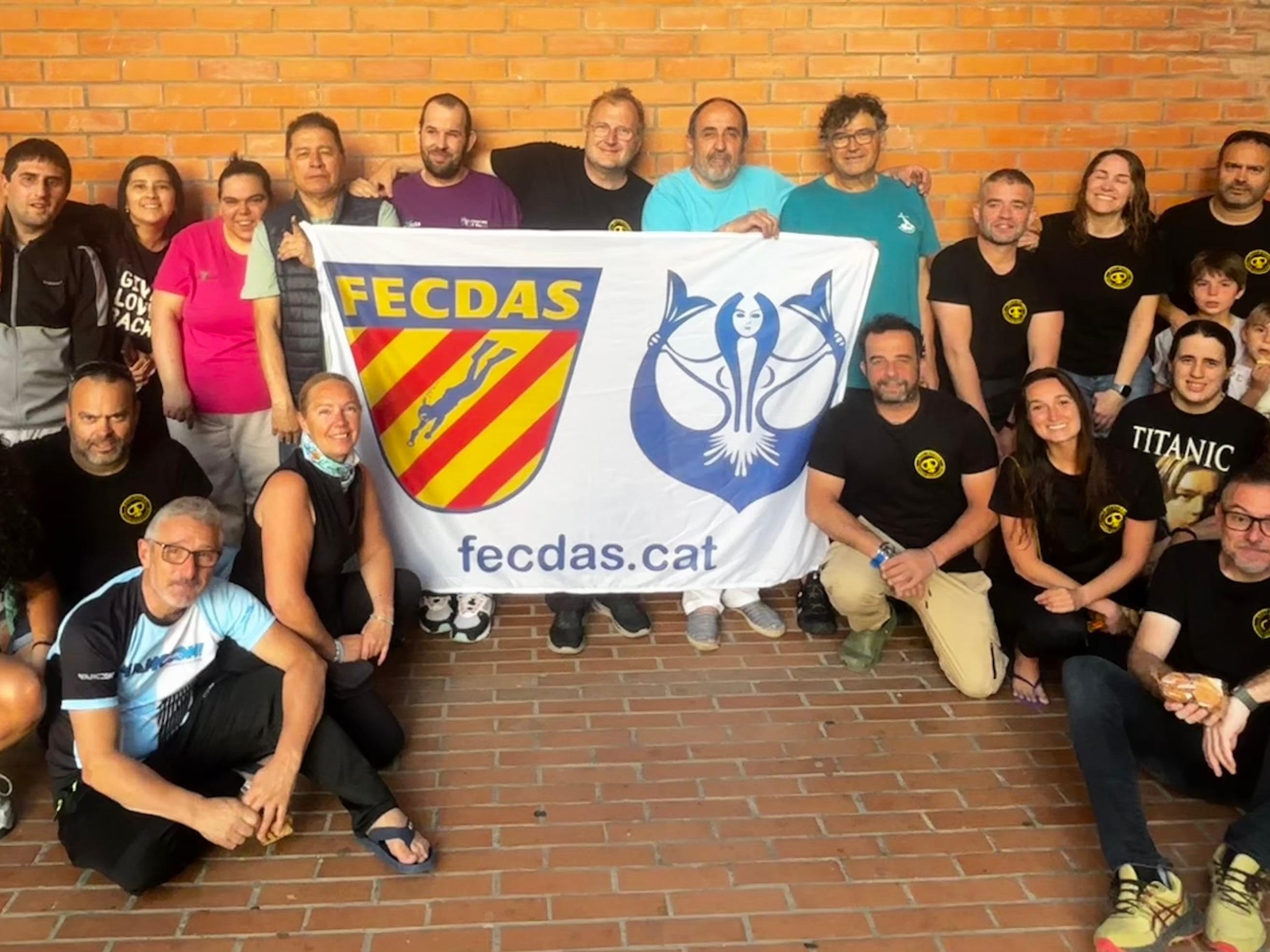 Una vintena de persones formen part de la Jornada de Busseig Inclusiu del CN Almenar