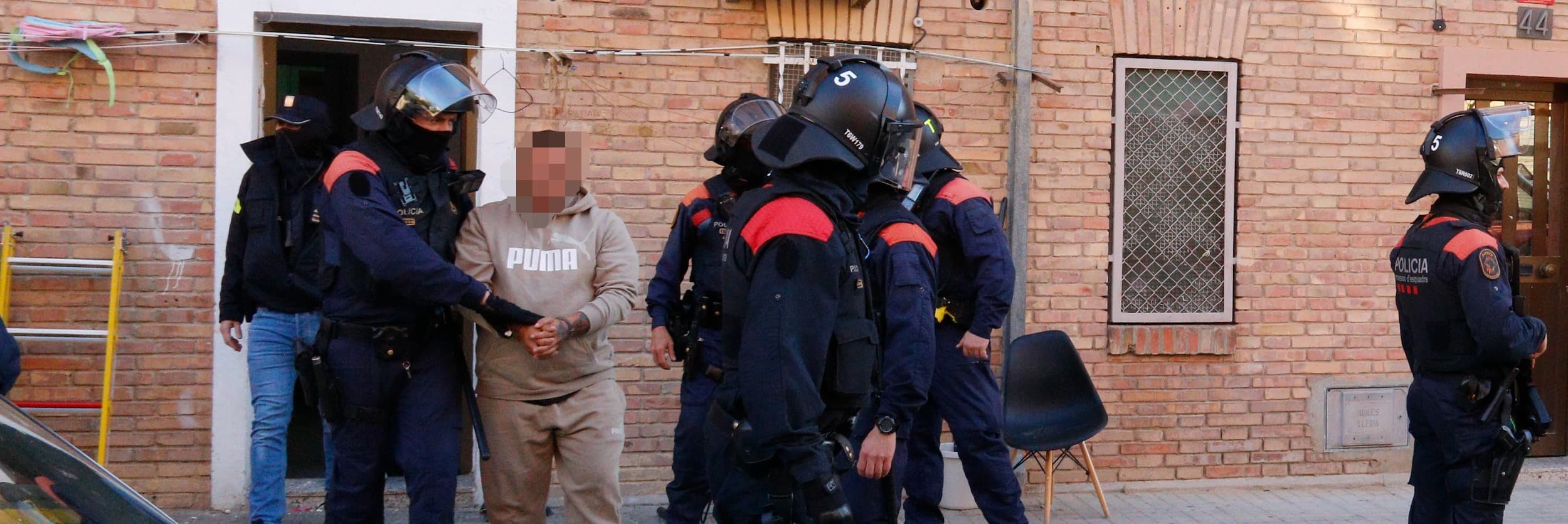 Almenys un detingut a Lleida en el macrodispositiu dels Mossos contra el tràfic de marihuana i armes