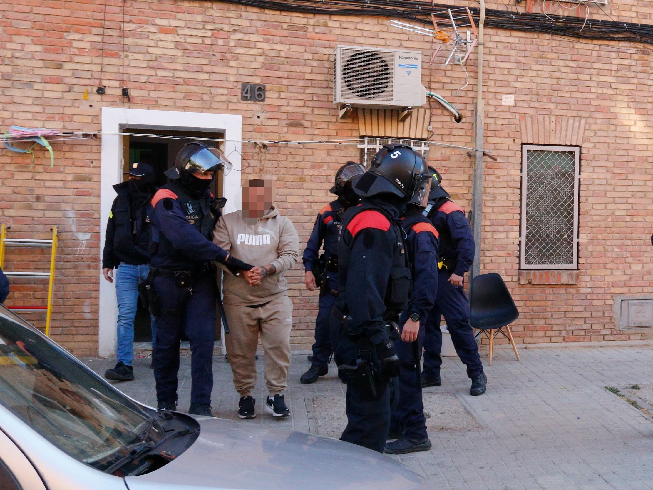 Almenys un detingut a Lleida en el macrodispositiu dels Mossos contra el tràfic de marihuana i armes