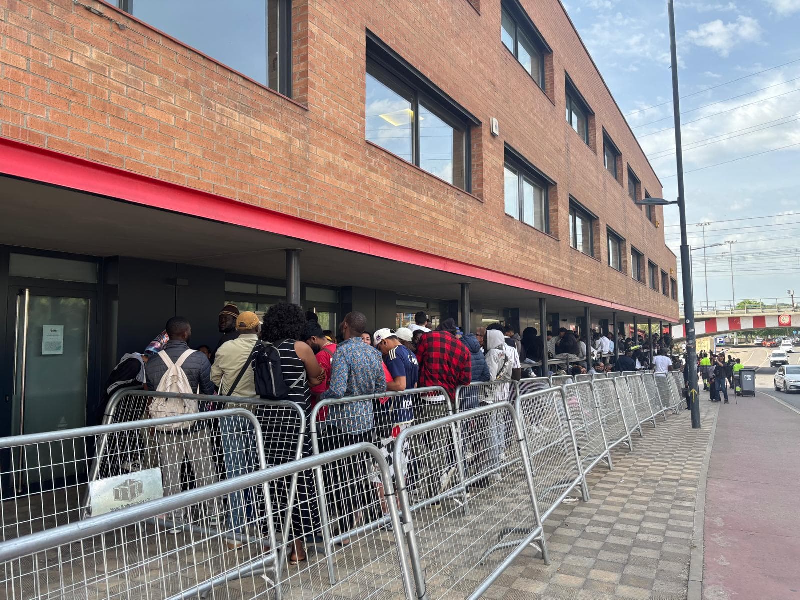 Entra en funcionament la nova oficina temporal de tràmits municipals per la regularització de persones migrades