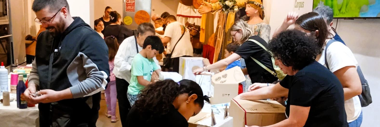 Més d’una vintena d’infants i joves de la Mariola participen en el taller de Capgrossos