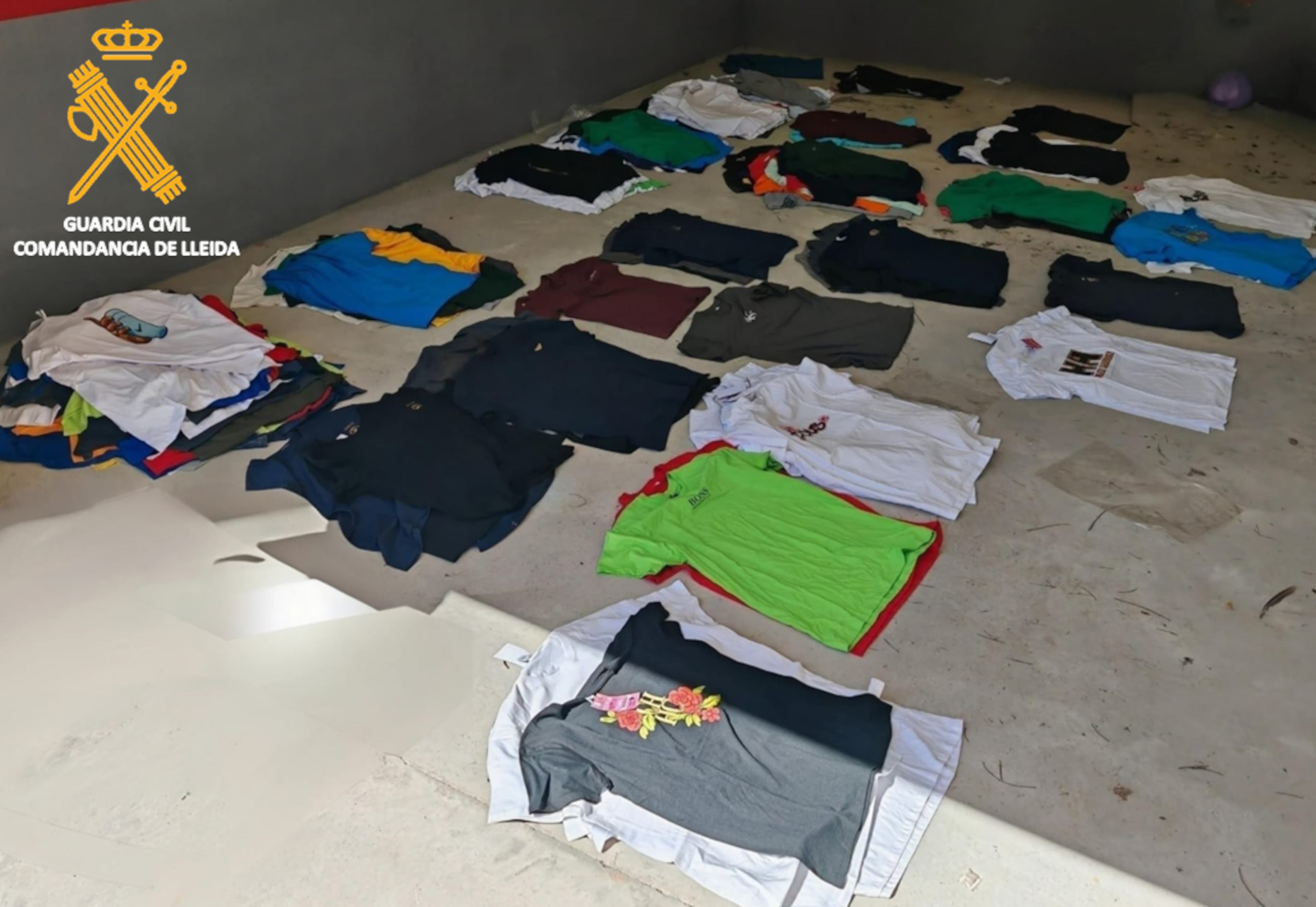 La Guàrdia Civil ha intervingut més de 200 peces de roba falsificades al mercat de Cervera valorades en 24.000 euros
