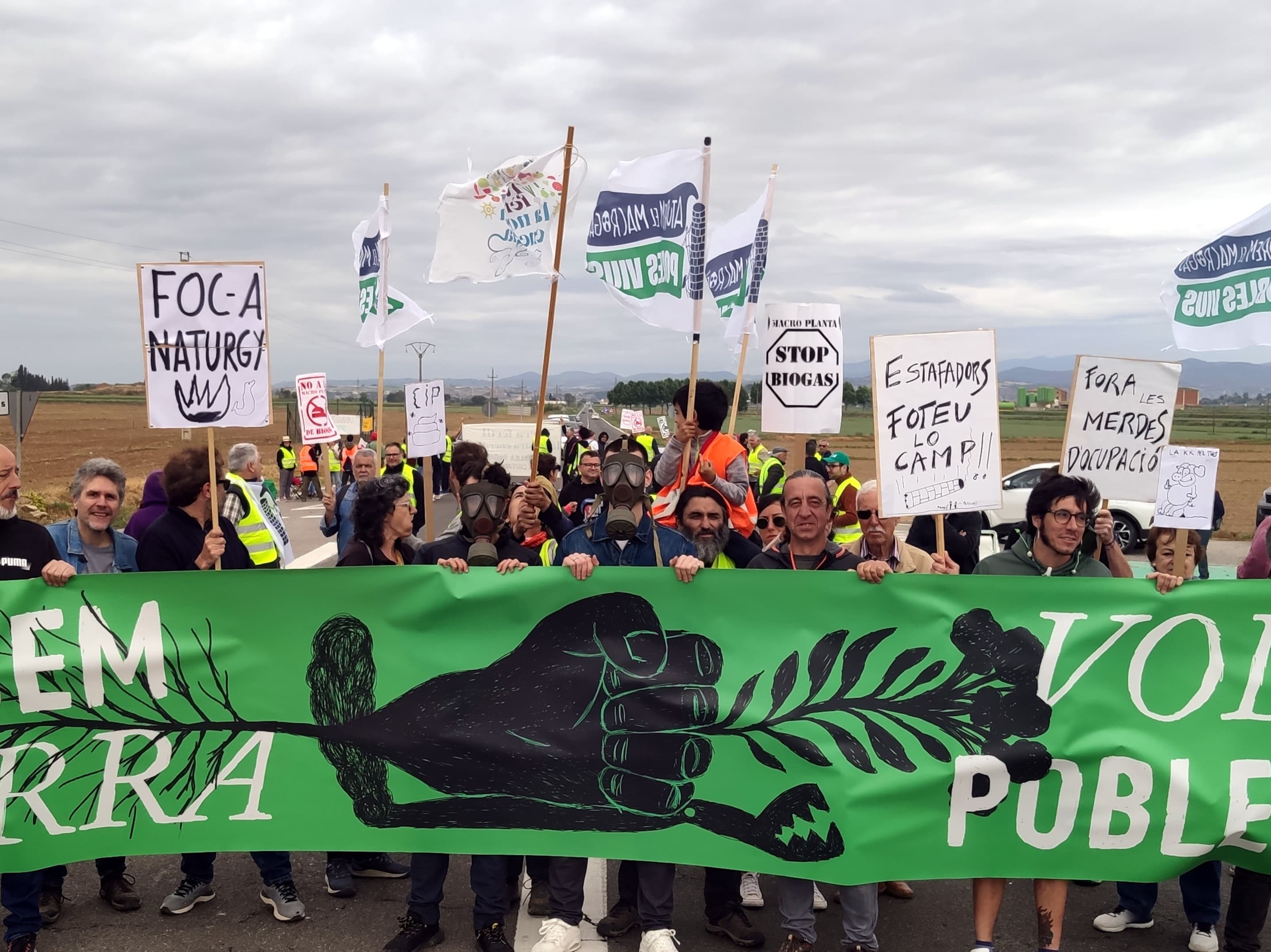 Tallen una carretera a Bellcaire d'Urgell per protestar contra la planta de biometà de la Sentiu de Sió