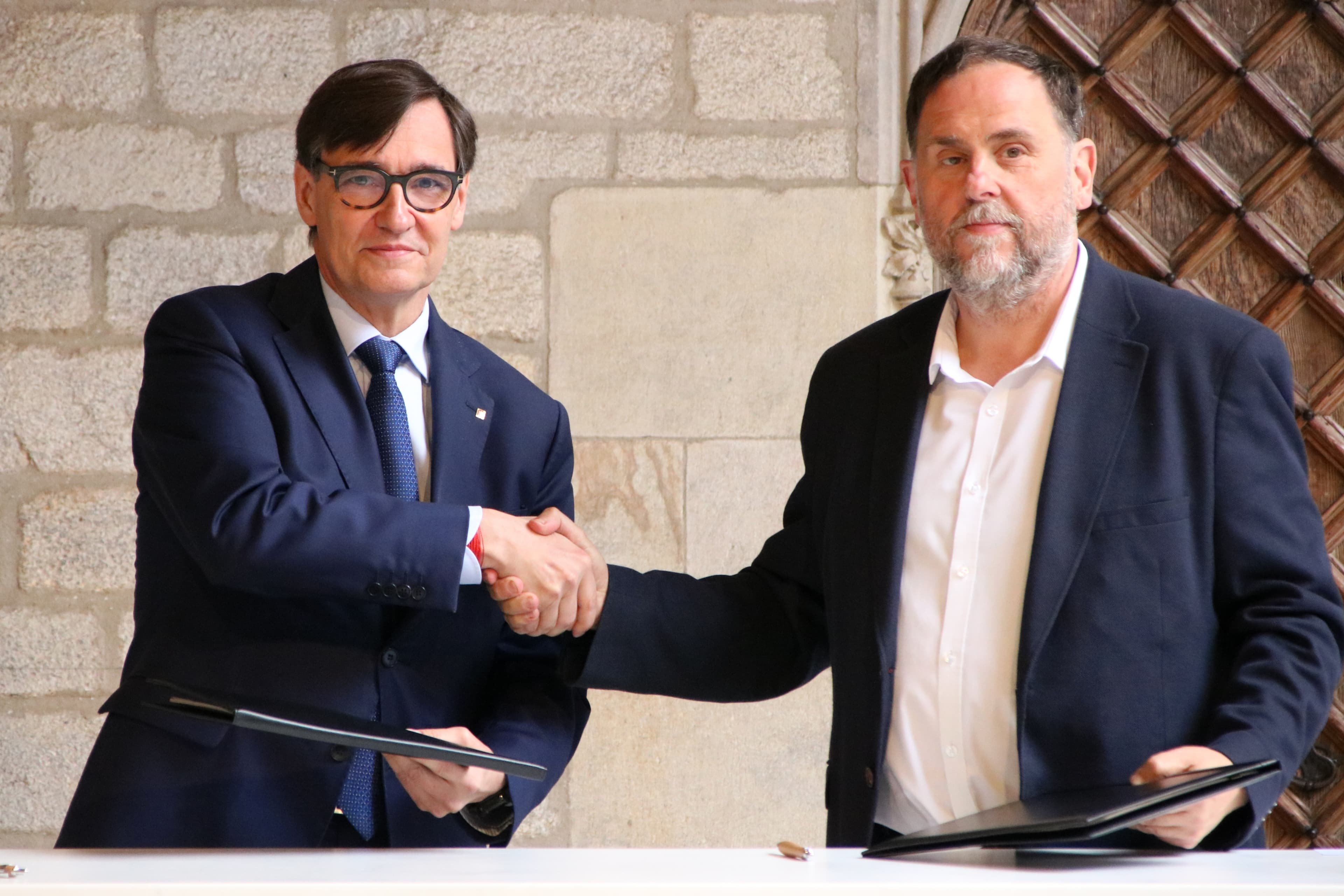 Illa i Junqueras escenifiquen l’acord per desencallar els pressupostos