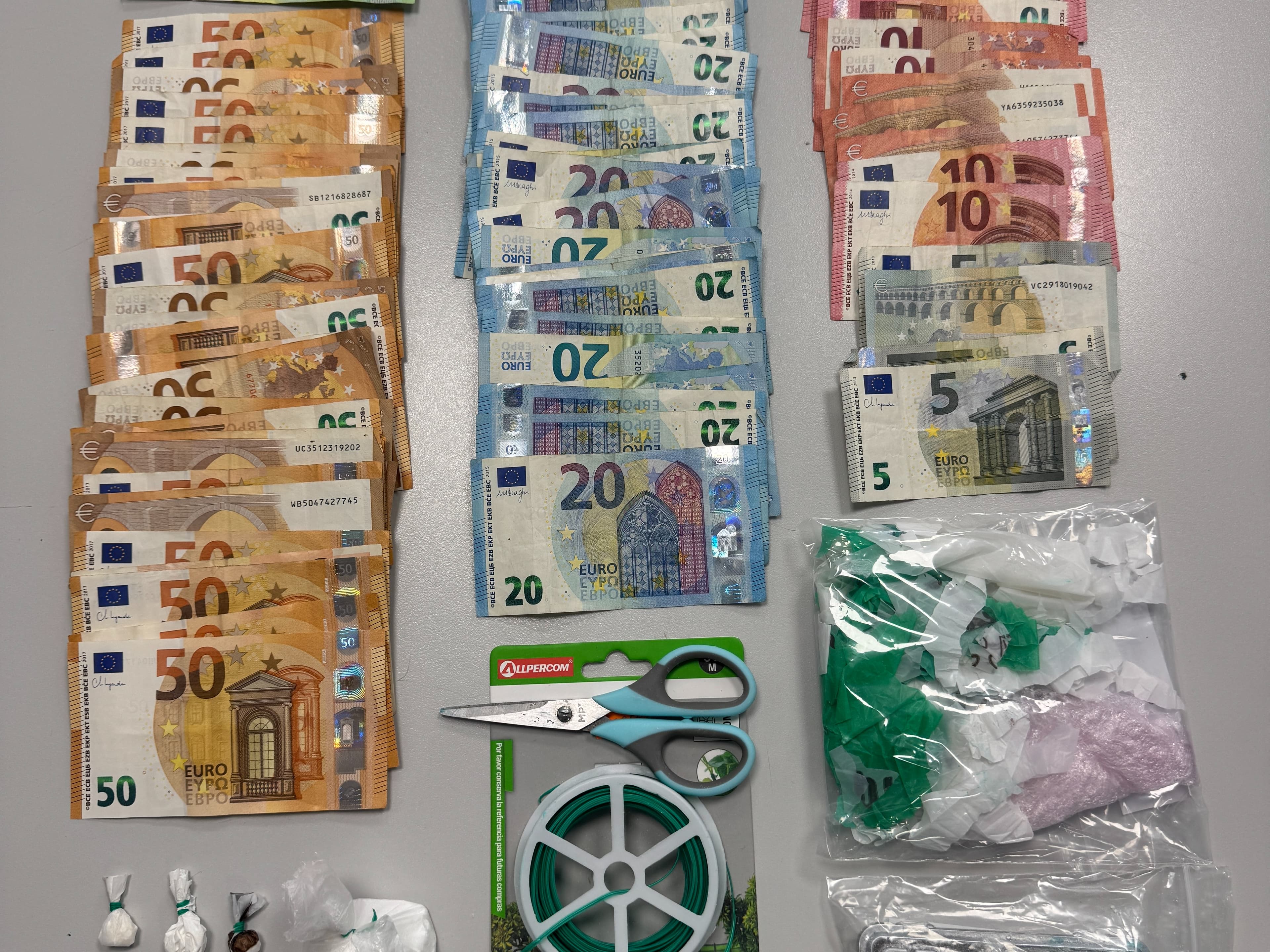 Els Mossos desmantellen un punt de venda de cocaïna al Secà de Sant Pere