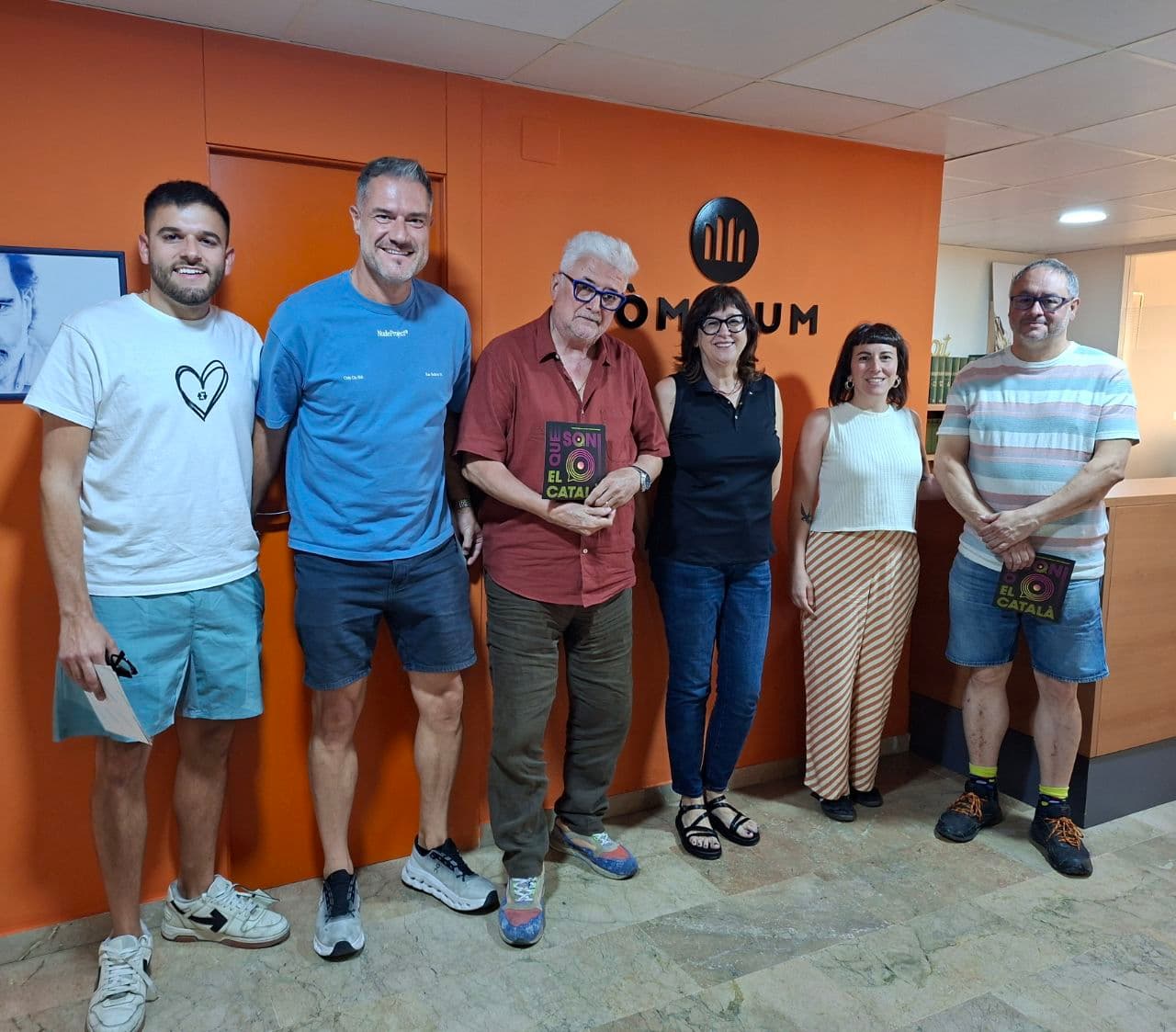 18 locals d’oci nocturn de Lleida se sumen a la campanya 'Que soni el català' d'Òmnium Cultural