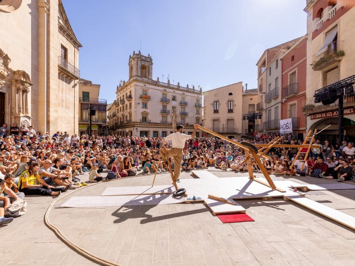 Tàrrega reforça el finançament de FiraTàrrega per ampliar la programació gratuïta