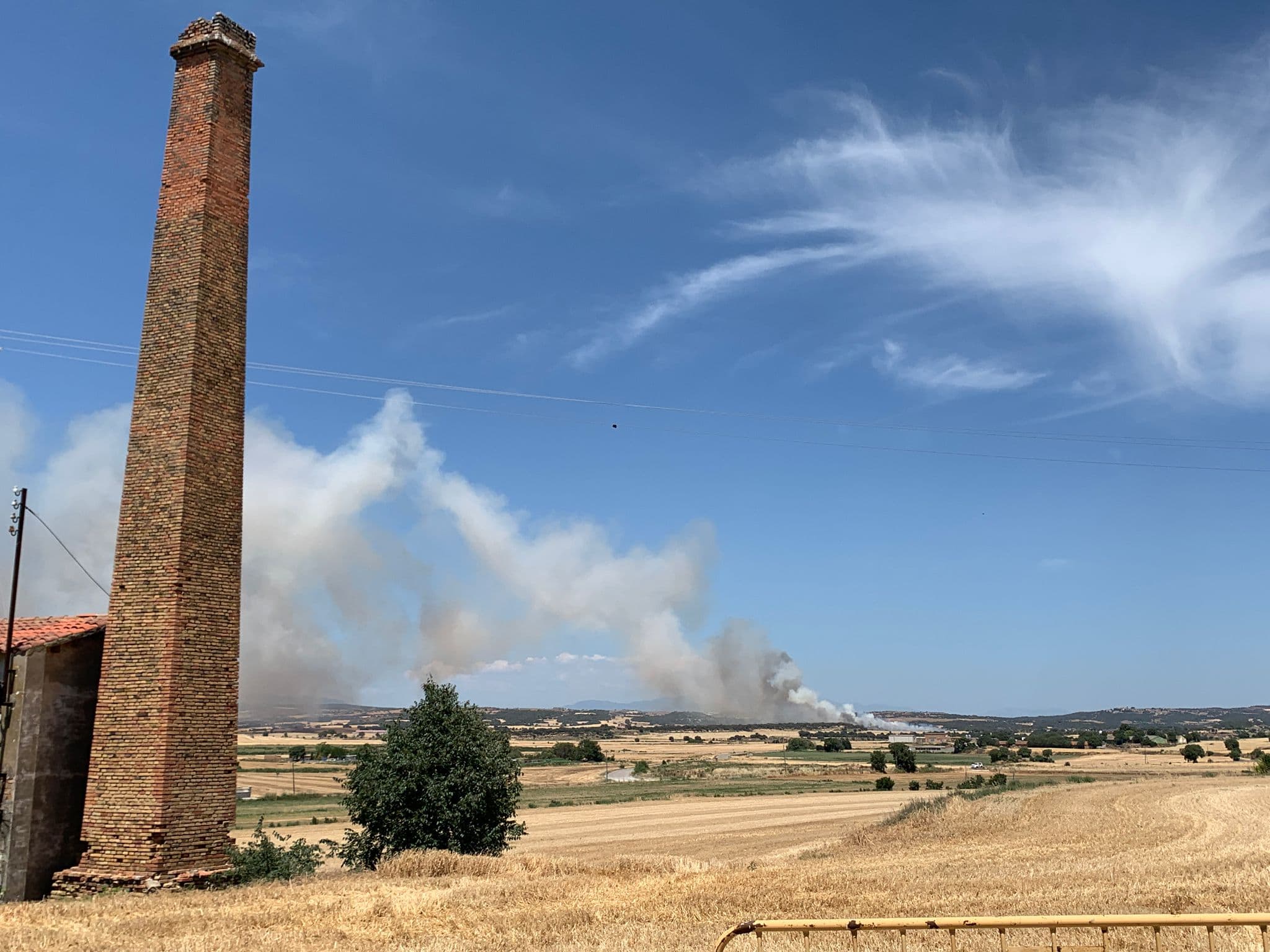 Estabilitzat un incendi agrícola que ha cremat un camp de cereal de Les Puelles a l’Urgell