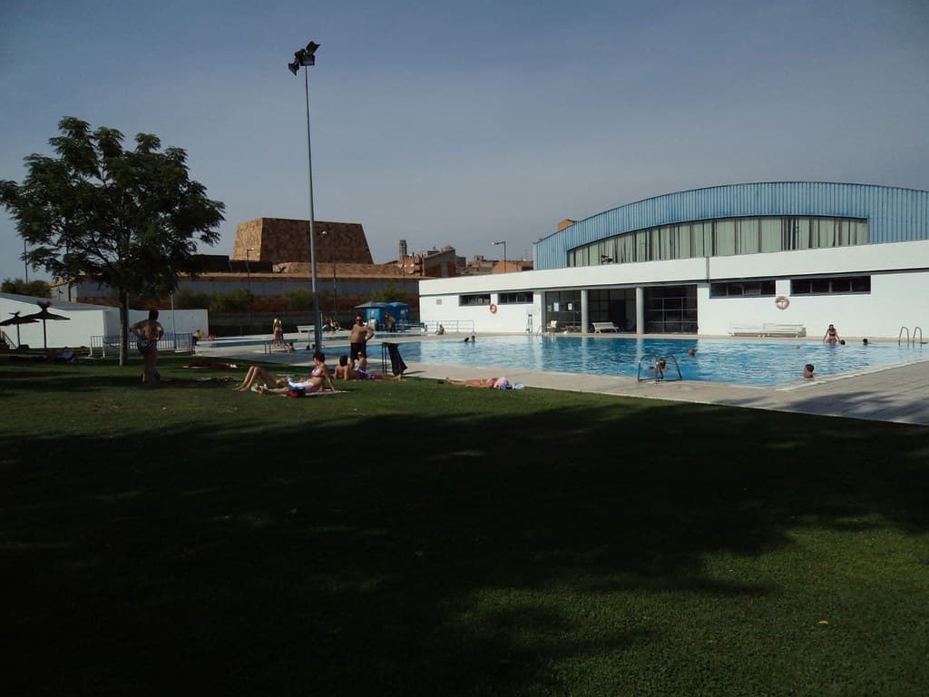Una nena de 6 anys traslladada a l'Hospital Arnaeu de Vilanova després d'ofegar-se a les piscines de Pardinyes