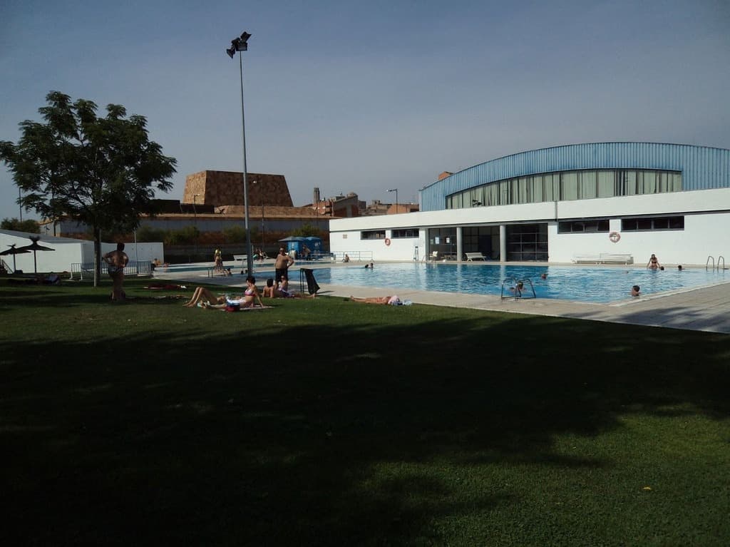 Una nena de 6 anys traslladada a l'Hospital Arnaeu de Vilanova després d'ofegar-se a les piscines de Pardinyes