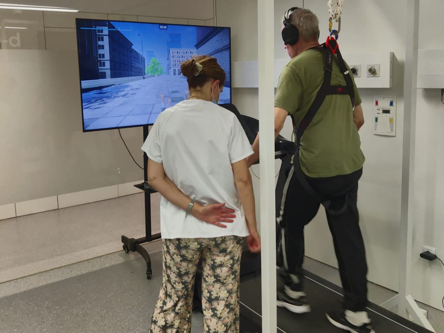Una recerca de l’IRB i la UDL uneix realitat virtual i estimulació cerebral per a millorar l’equilibri en persones amb Parkinson