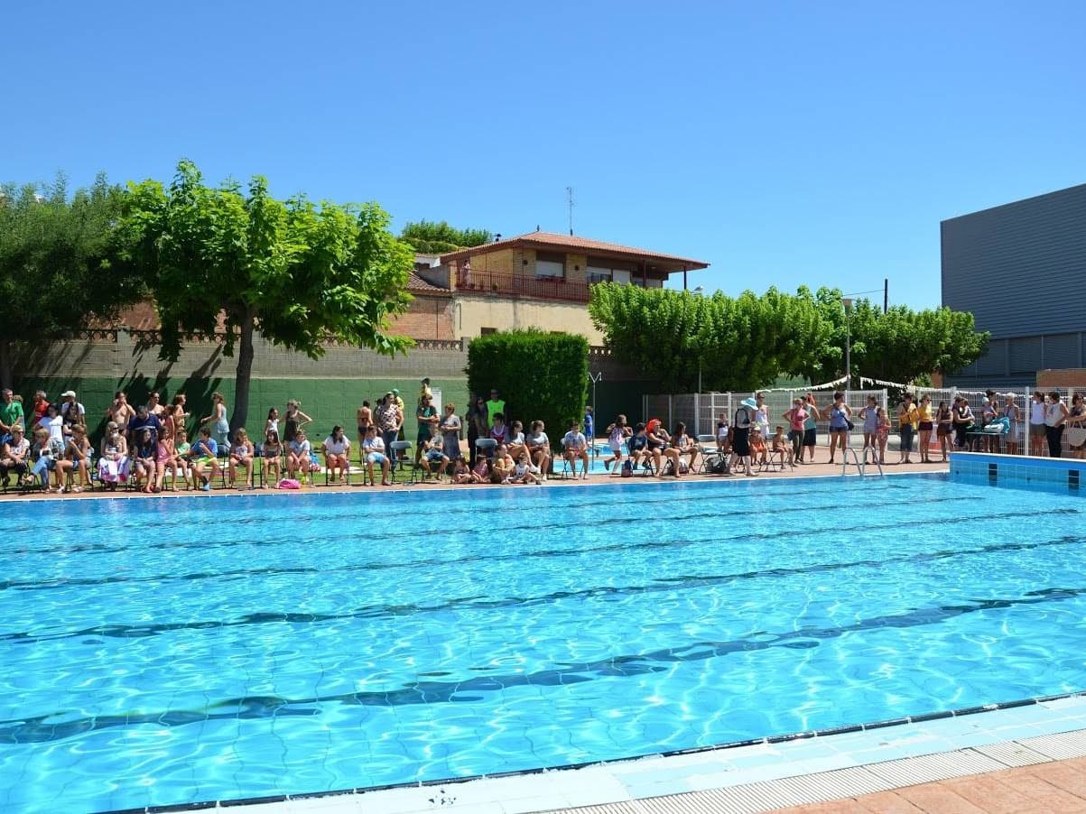 Ribera d’Ondara estableix un sistema de polseres per controlar l’accés a les piscines municipals