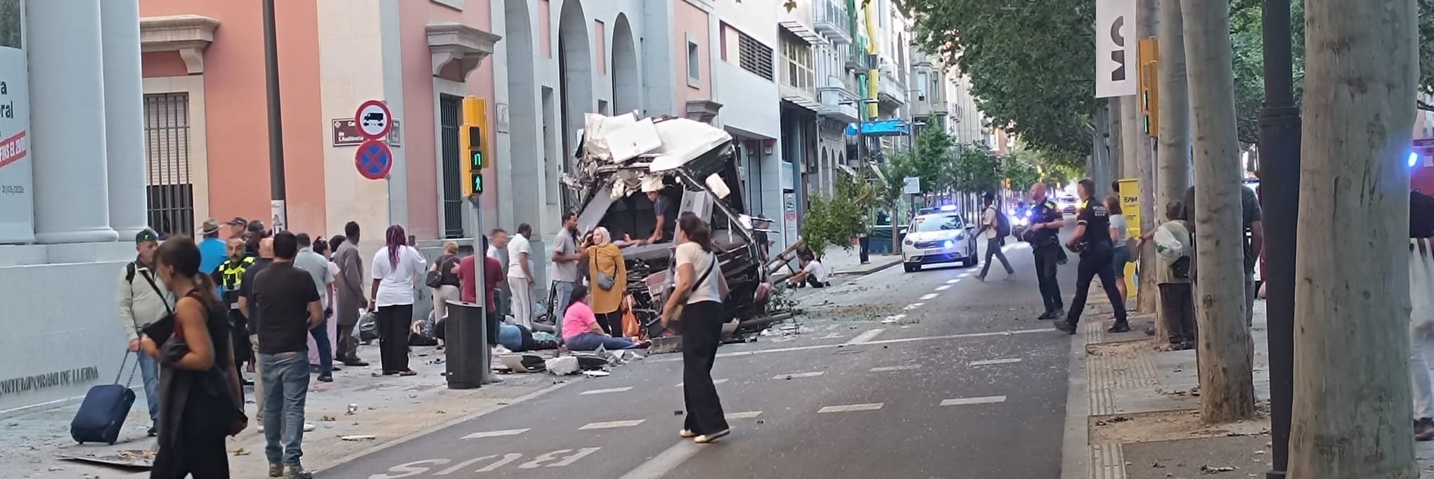 Una trentena de persones ferides en un greu accident a Rambla Ferran