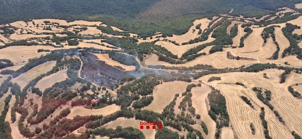Els Bombers donen per controlat l'incendi de vegetació a Pinell de Solsonès
