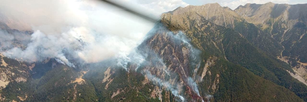 L'incendi de Senet, a l'Alta Ribagorça, continua actiu amb dos focus i una superfície afectada de 71 hectàrees