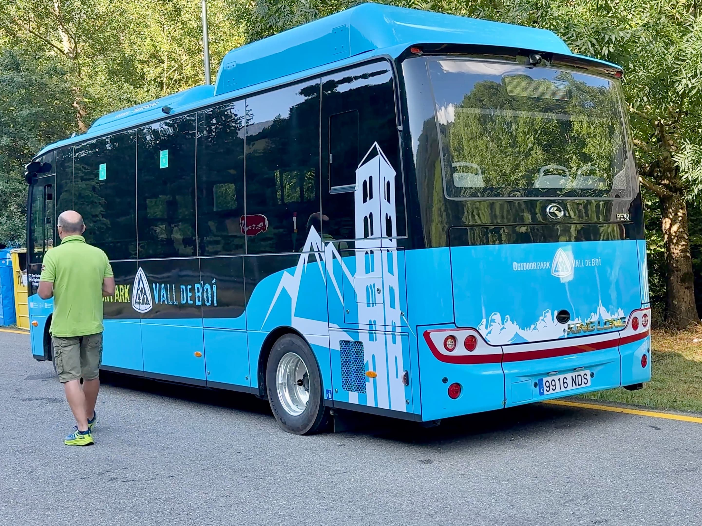 El Parc Nacional d'Aigüestortes estrena un nou servei de bus elèctric a la zona de Cavallers