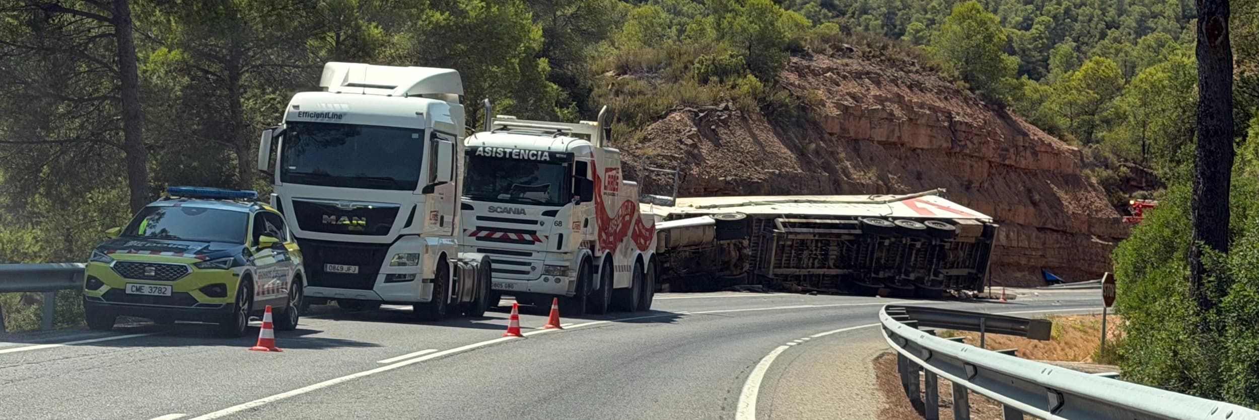 Bolca un camió a la C-12 a Maials sense deixar ferits