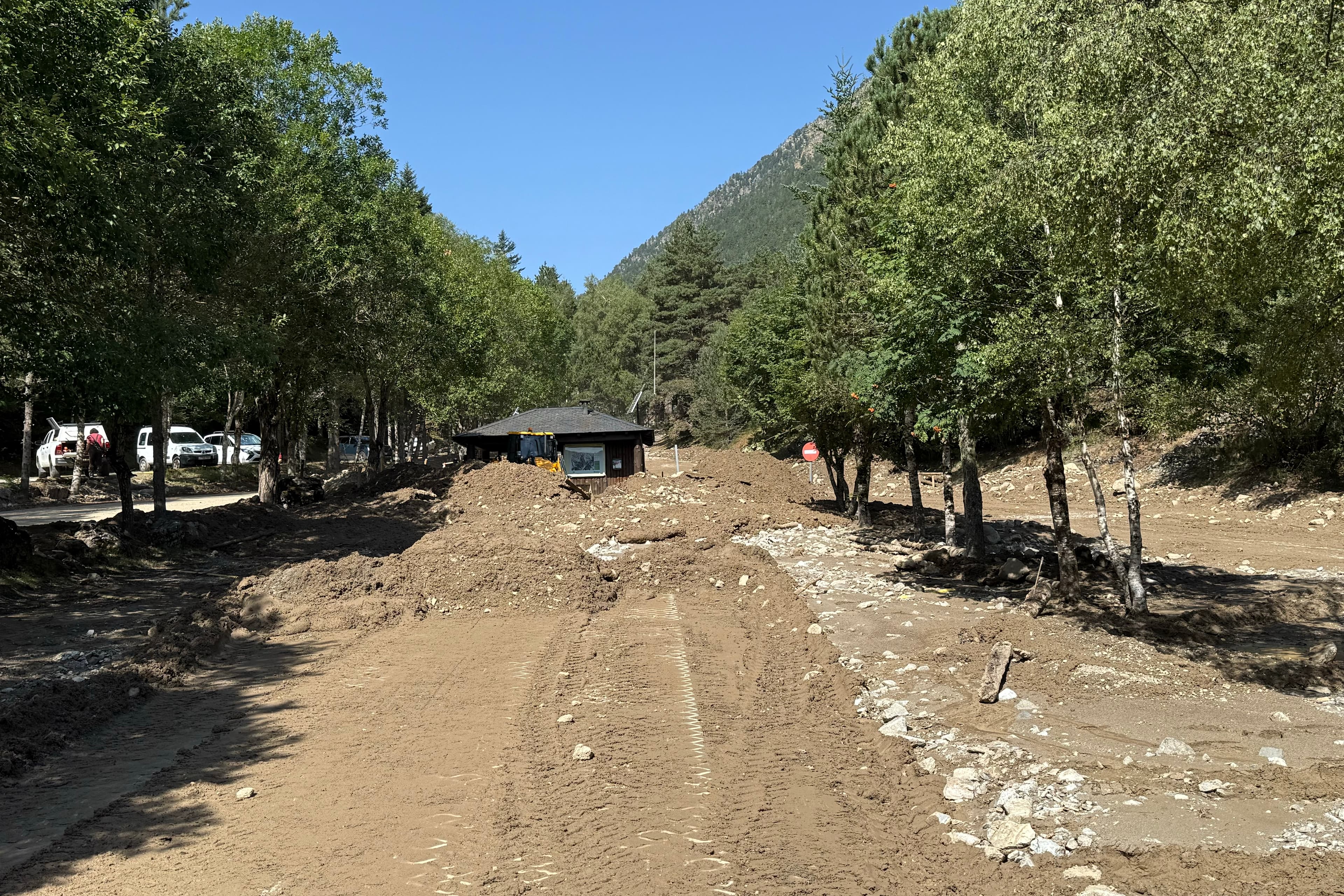 El Parc Nacional d’Aigüestortes i Estany de Sant Maurici ha intensificat les tasques de neteja al pàrquing de Prat de Pierró