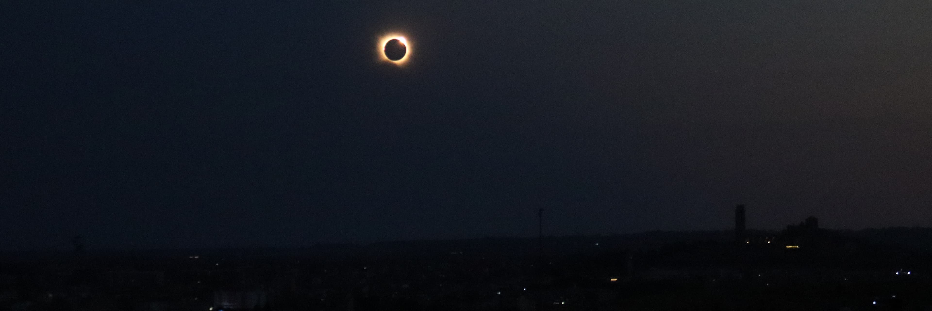 L'eclipsi solar total emociona la ciutat de Lleida