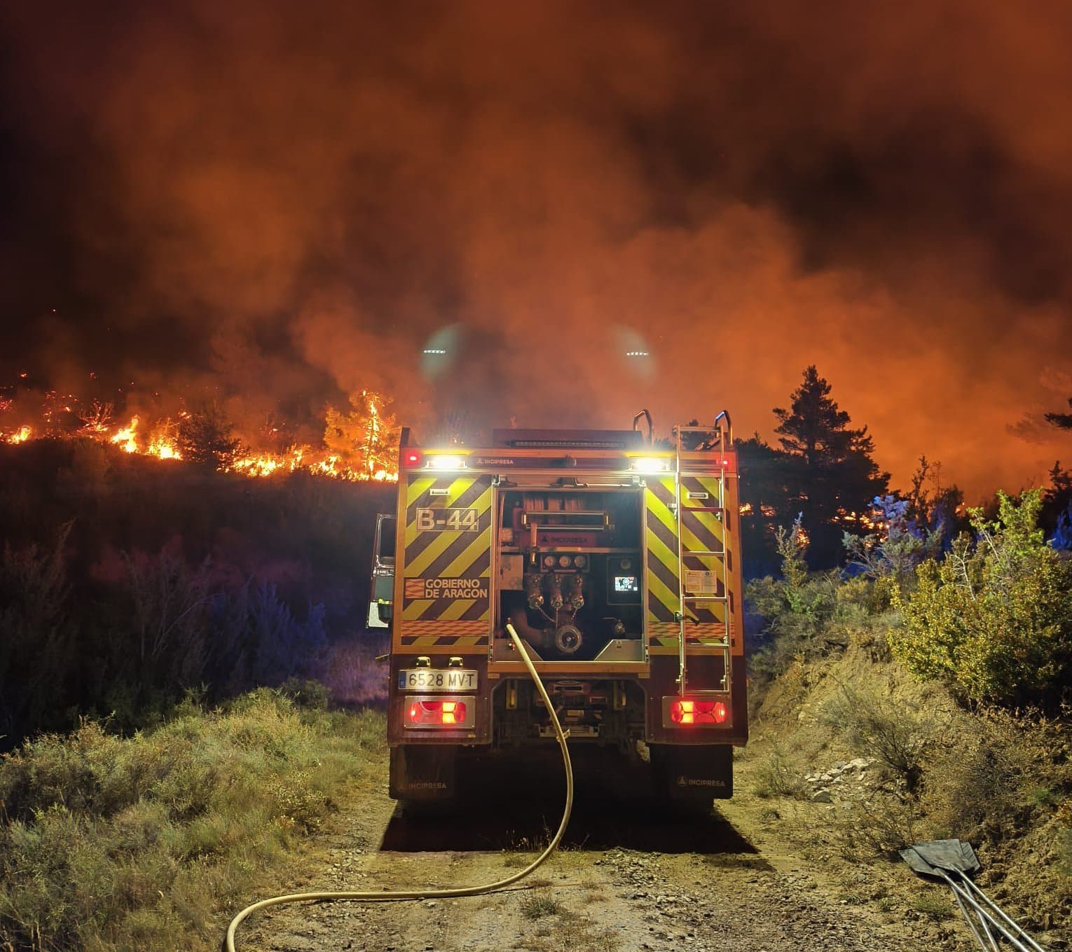 Mor un militar de la UME en un accident durant l’extinció de l’incendi d’Osca