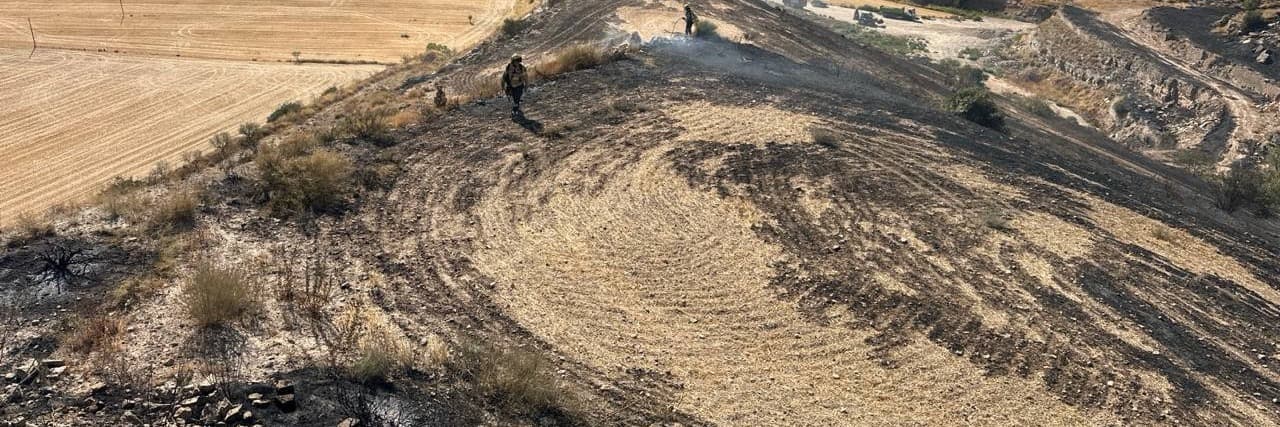 Estabilitzat l'incendi de vegetació a Cervera que ha afectat una caseta d'obres i l'exterior d'una granja
