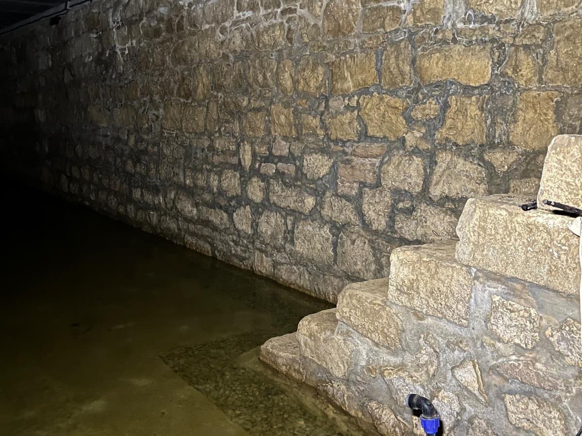 Maials inicia la rehabilitació de la Bassa Marc, l’antic dipòsit d’aigua dels molins d’oli