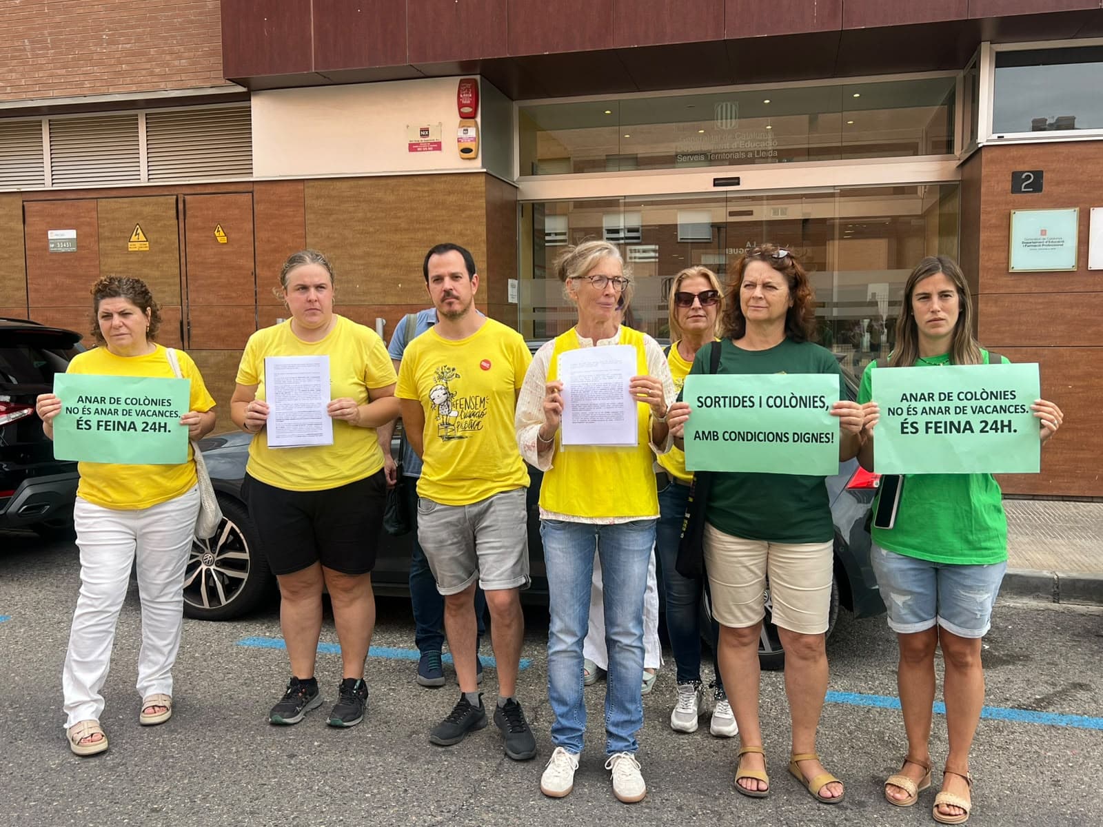 USTEC-STEs, CGT, i la Intersindical denuncien les pressions de les institucions perquè facin colònies i sortides