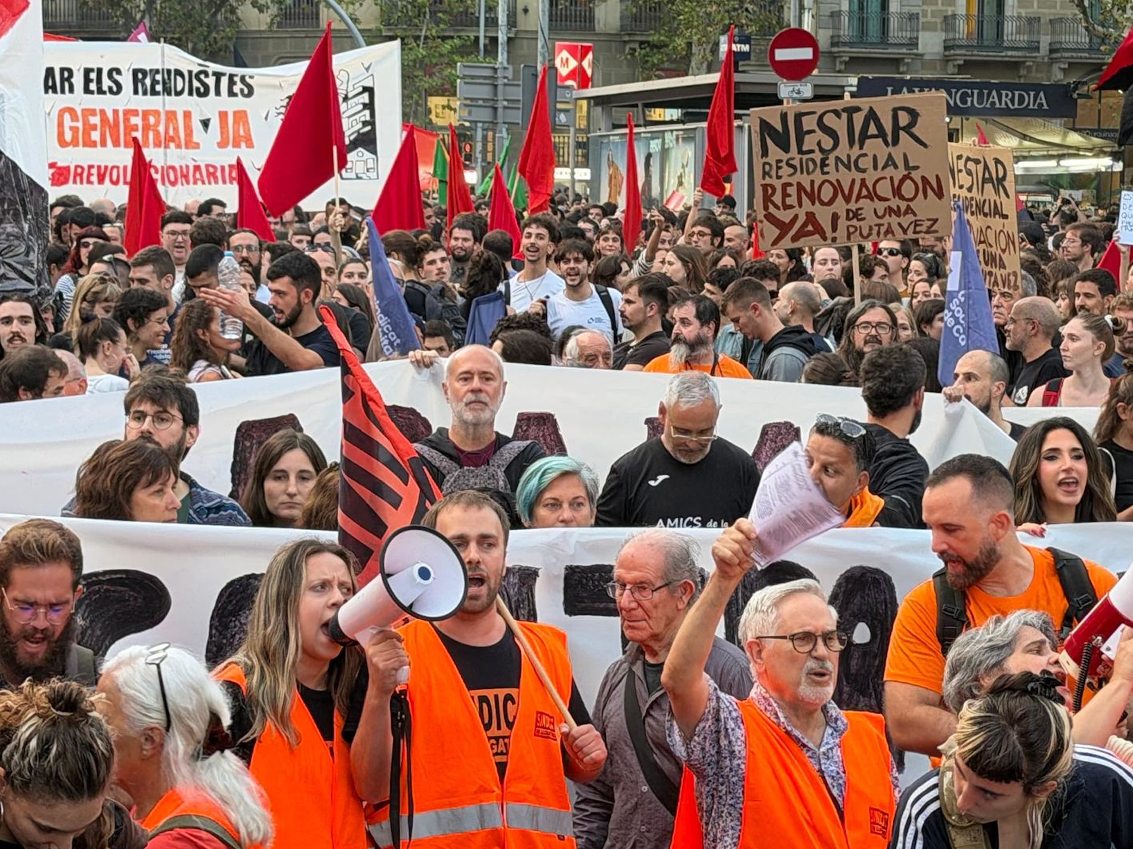 Els sindicats laborals ultimen la data de la vaga general pels salaris i l’habitatge, que es perfila abans de la campanya electoral