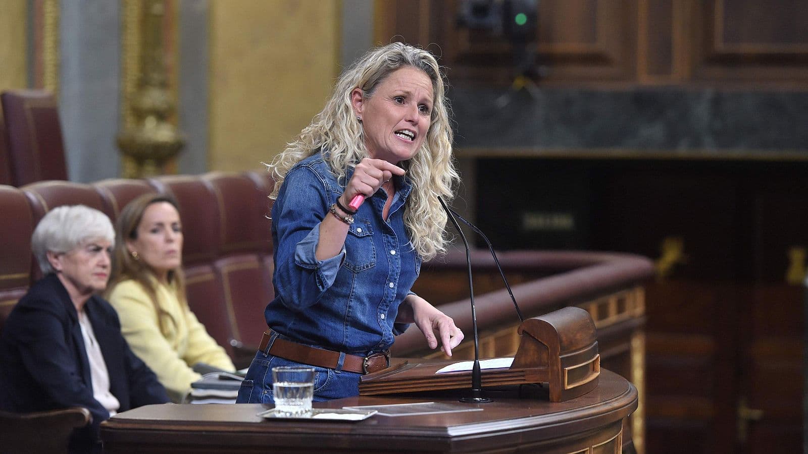 Montse Mínguez fa "un pas enrere" enmig de la polèmica pels negocis immobiliaris de la seva parella