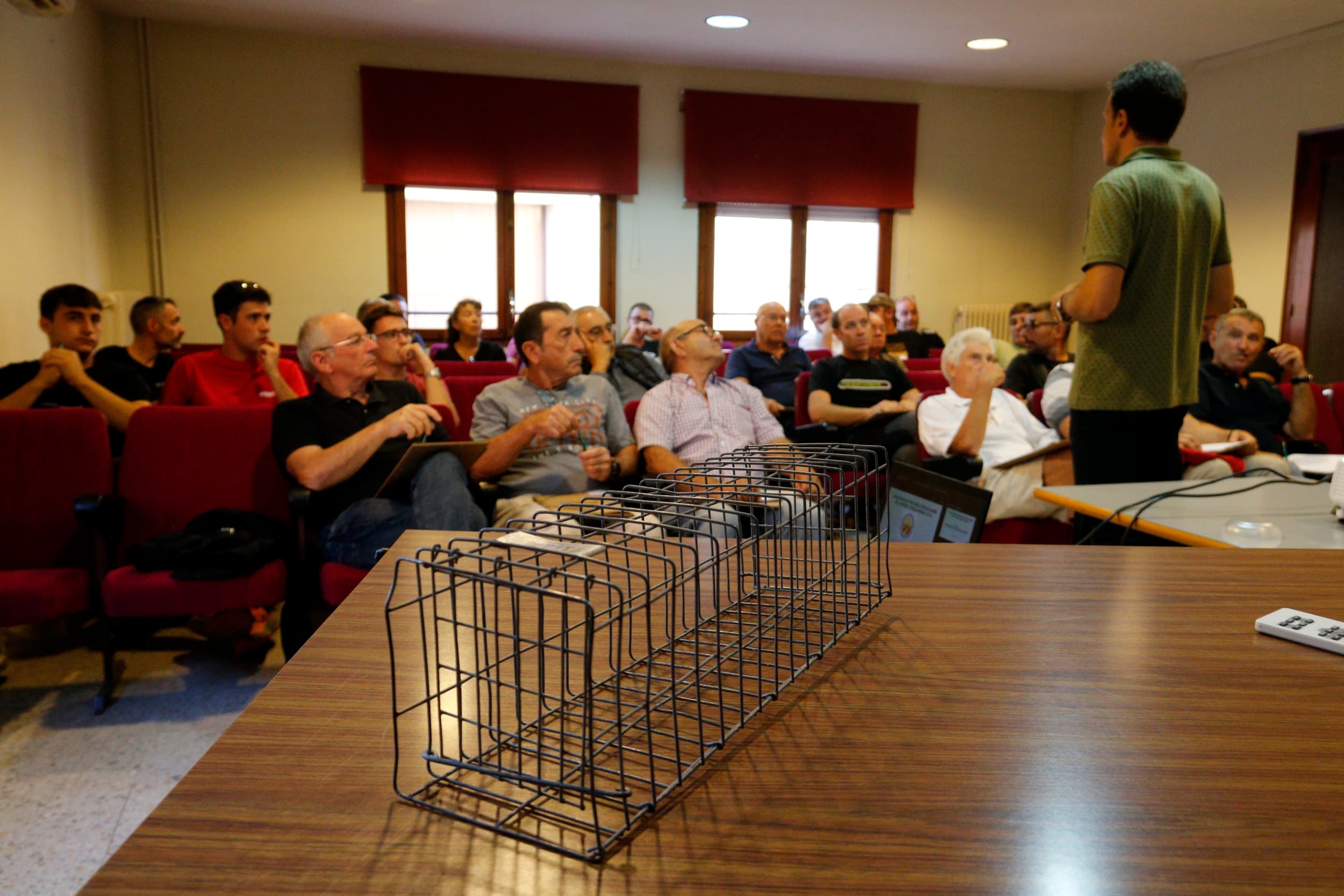 Pagesos i caçadors de Ponent es formen per poder capturar conills de nit amb eines no permeses en la caça ordinària