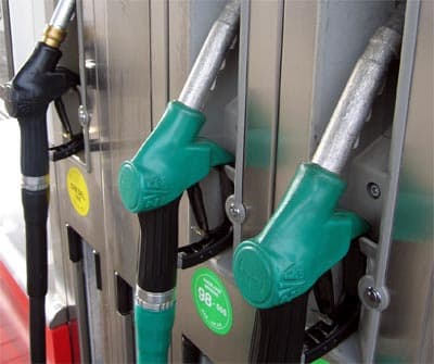 Detenen una parella a Arbeca per estafar 3.600 euros amb una targeta de combustible sostreta
