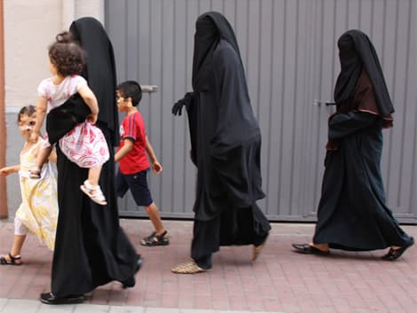 La Paeria de Lleida planteja la prohibició de l'ús del vel integral a l'espai públic