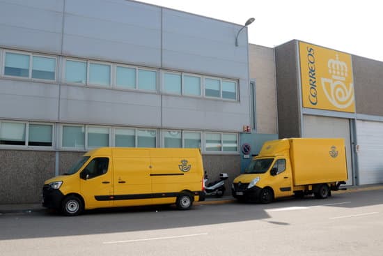 Correus habilita a Lleida la seva Oficina Principal i la sucursal de Lleida Ronda per a atendre les esmenes de regularització de migrants