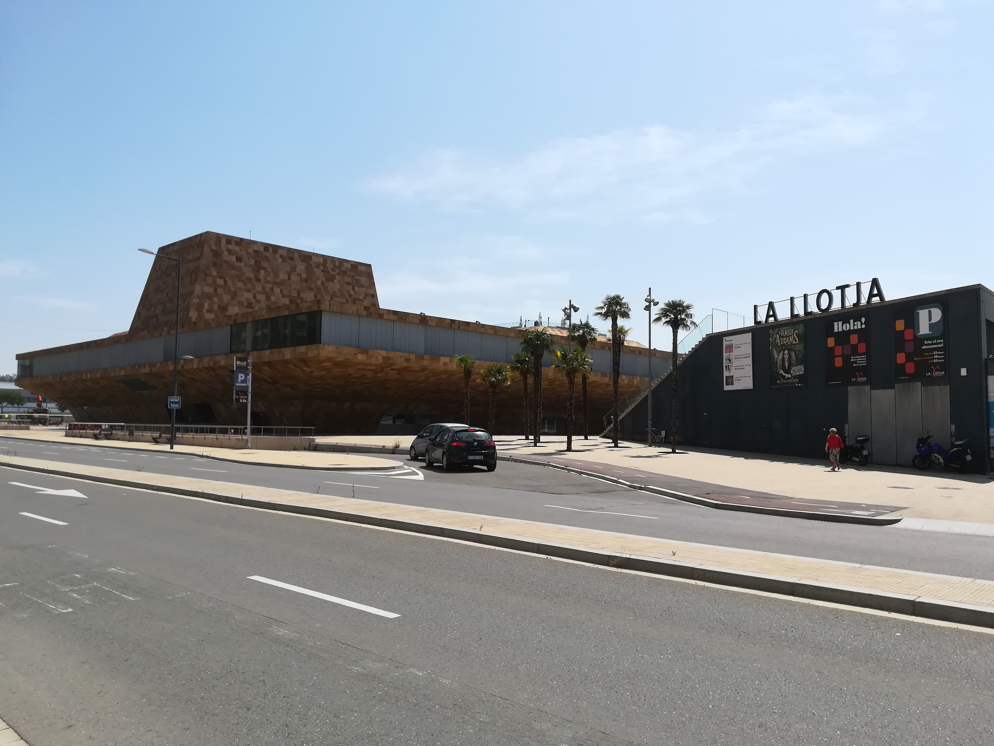 Investiguen una agressió a una adolescent a la plaça de la Llotja de Lleida