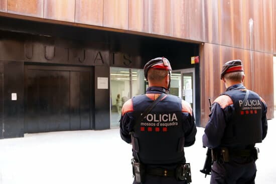 Els Mossos d’Esquadra detenen un home de 24 anys per un presumpte robatori amb força