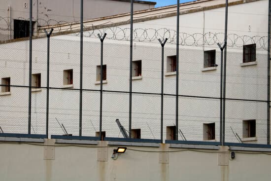 Denuncien una agressió a quatre funcionaris de la presó de Ponent per part d’un intern que havia cremat la cel·la