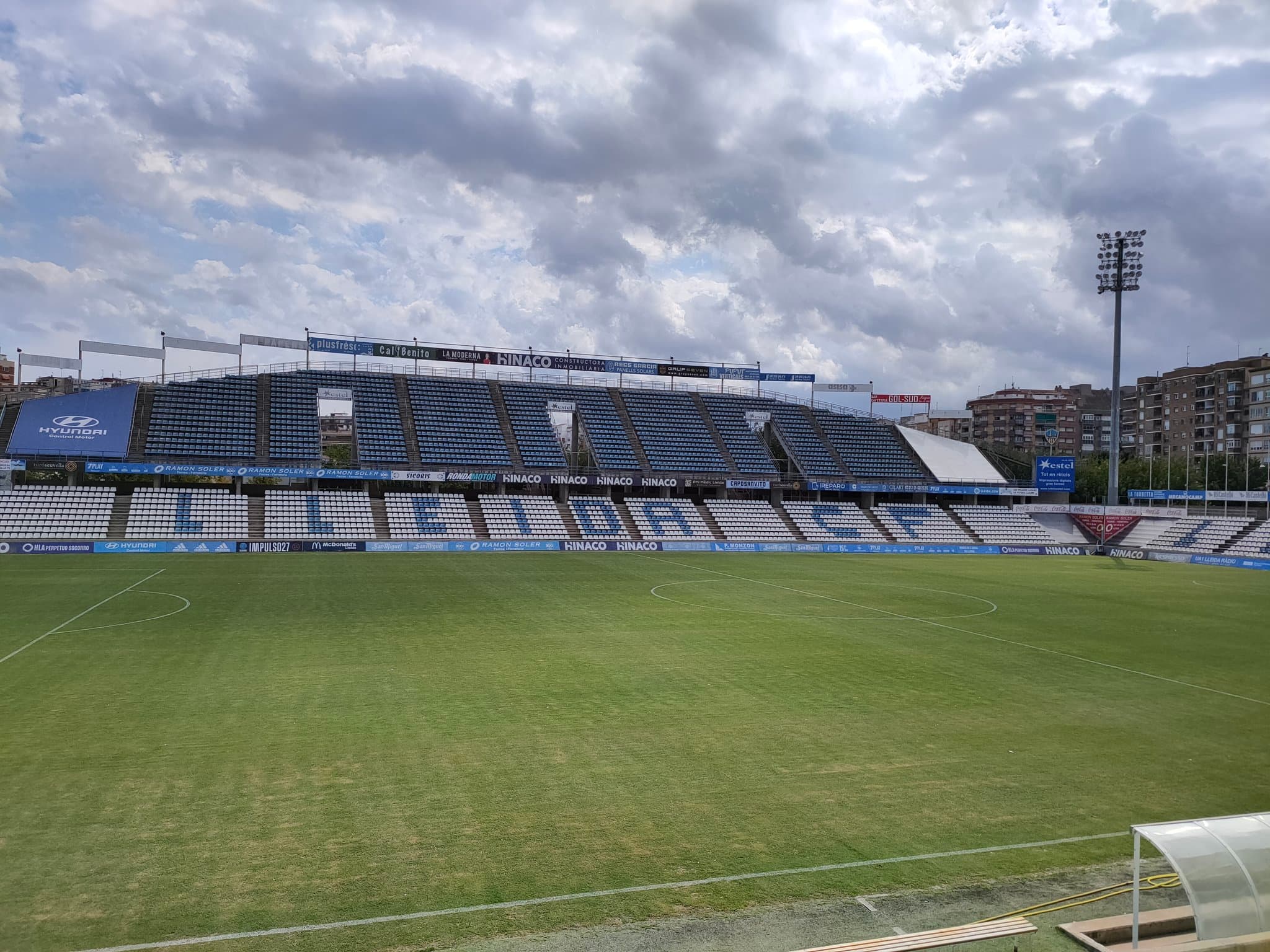 La tensió entre el Lleida CF i l’Atlètic Lleida creix de nou després de la voluntat del segon de registrar l’escut de la UE Lleida